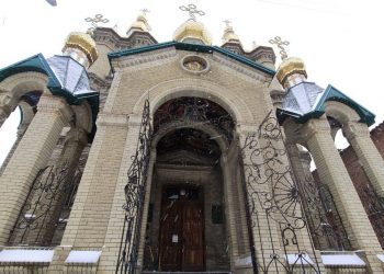 Без хустки і в будь-який день: спростовуємо міфи, які заважають жінкам ходити до церкви