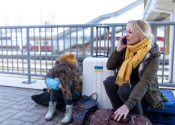 Винна, бо поїхала: чому українські біженки стикаються з хейтом