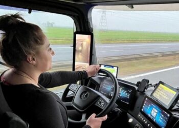 Жінка за кермом вантажівки. Історія далекобійниці з Южноукраїнська