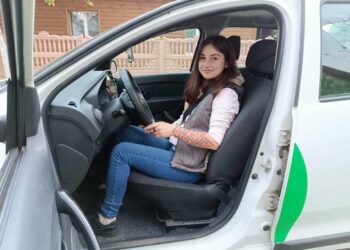 “Мені подобається керувати авто”. Анна Мартиненко працює таксисткою