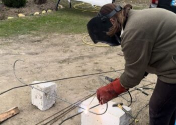 І борщу зварити, і металоконструкцію: спростовуємо ще один стереотип про “нежіночу” роботу в Україні
